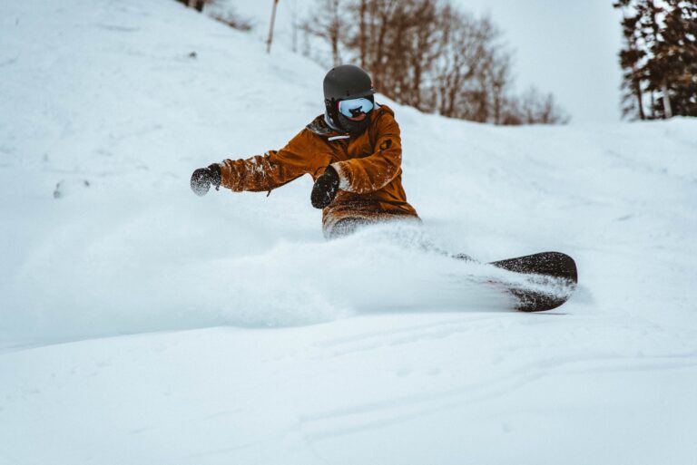 Epic Spots for Snowboarding and Skiing Near Minneapolis & Twin Cities