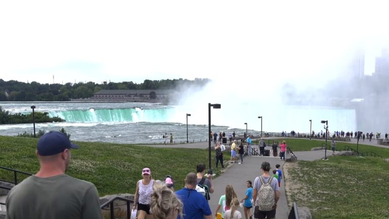 Which Side of Niagara Falls Is Better to Stay On? Finding the Perfect Hotel